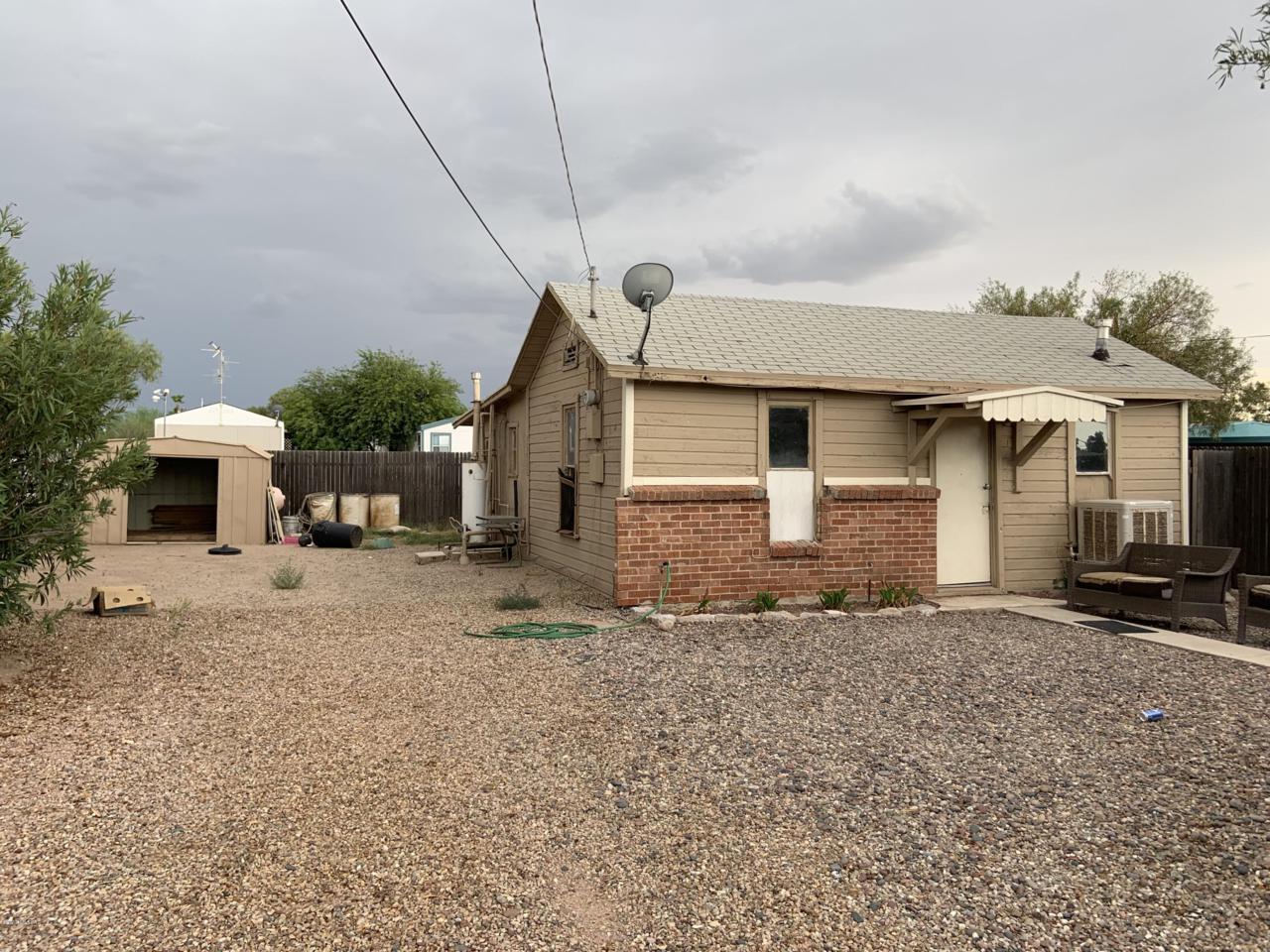 1733 Higgins Lane - Photo 1
