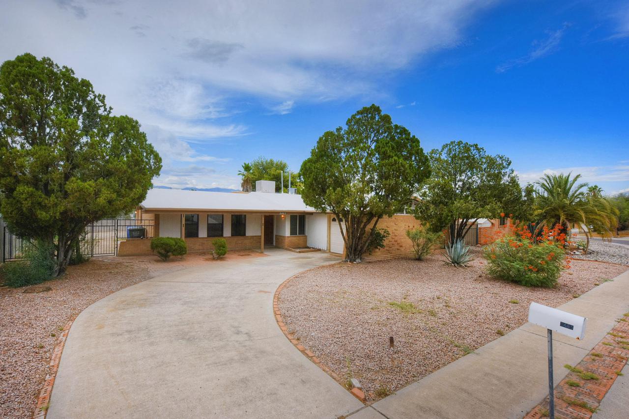 8465 25Th Street - Photo 1
