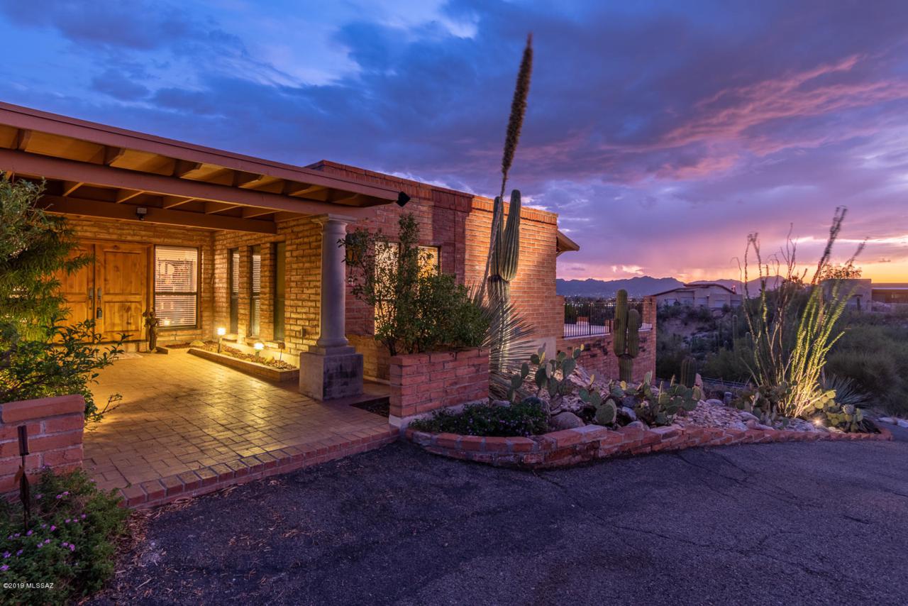 370 Hillcrest Place - Photo 1