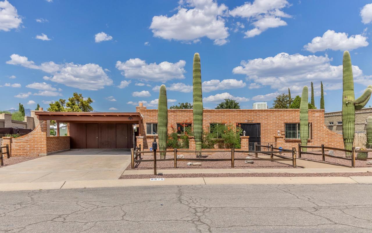 8975 Maple Leaf Drive - Photo 1