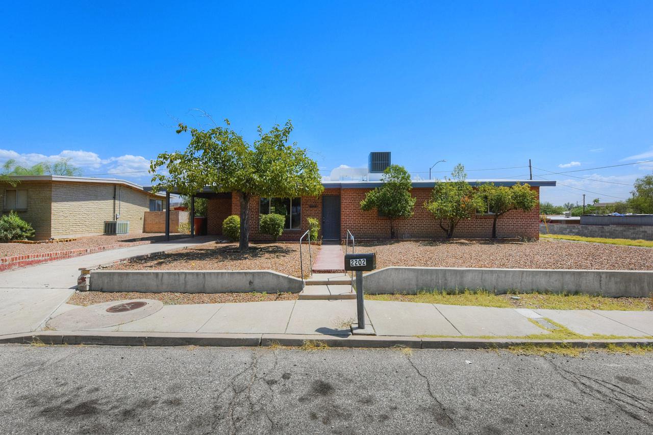 2202 Los Altos Avenue - Photo 1