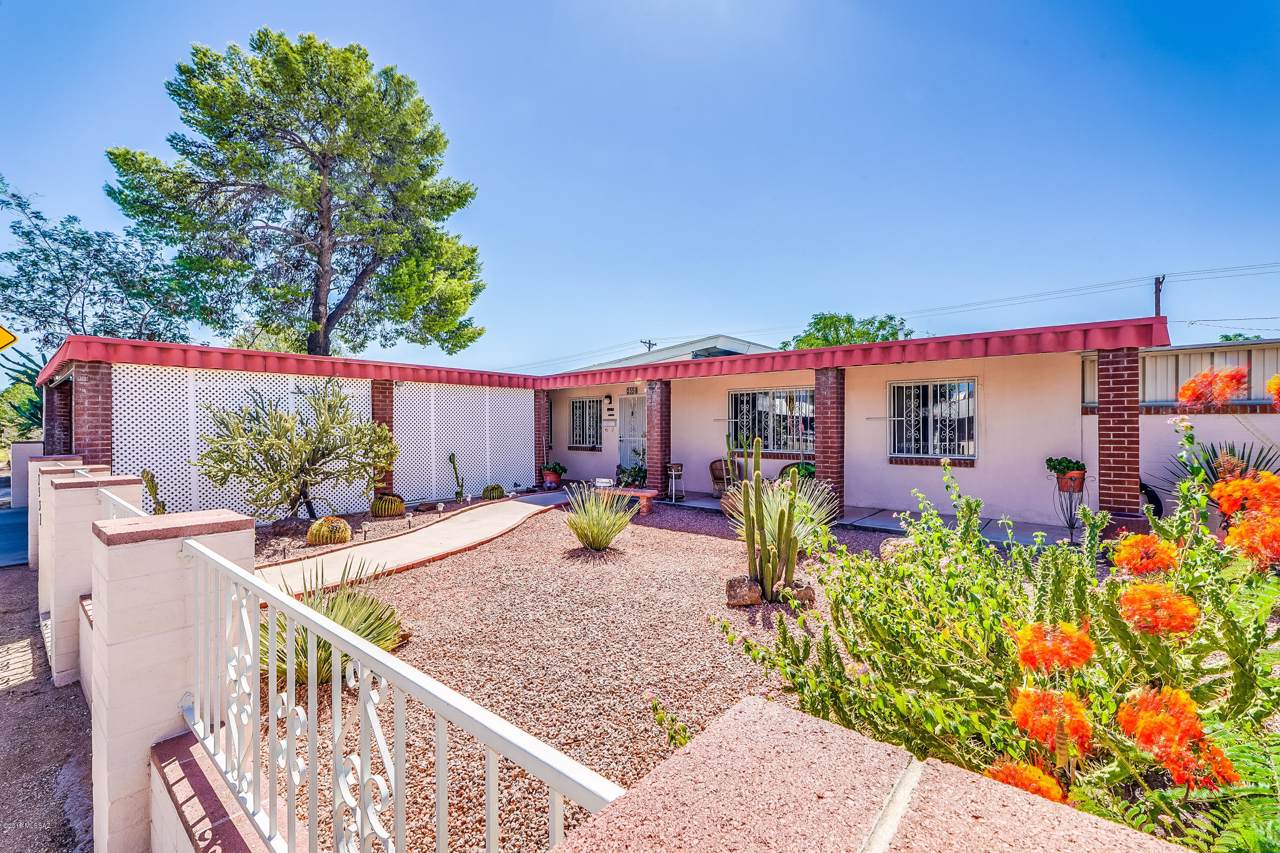 2558 Eastland Street - Photo 1