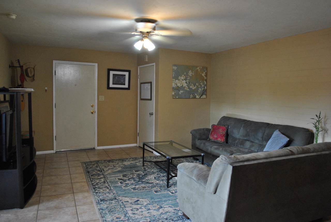 2525 Alvernon Way - Photo 1
