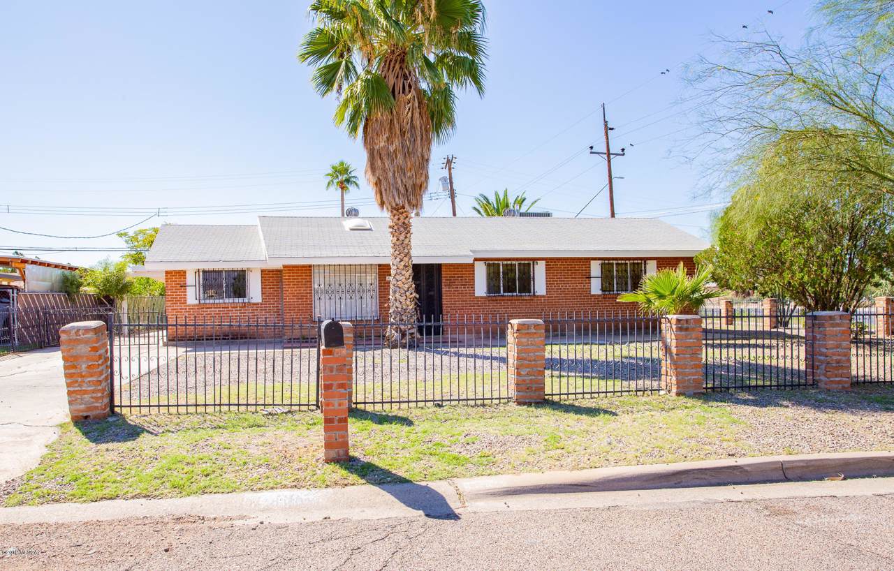 6302 Calle Castor - Photo 1