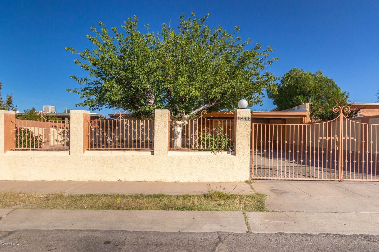 5449 Pinta Avenue - Photo 1