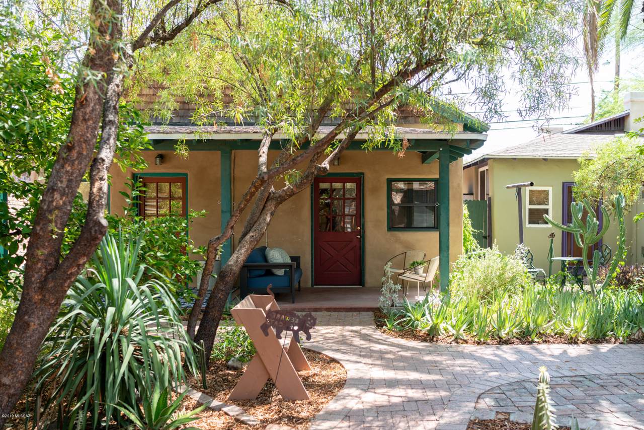 438 Railroad Avenue - Photo 1