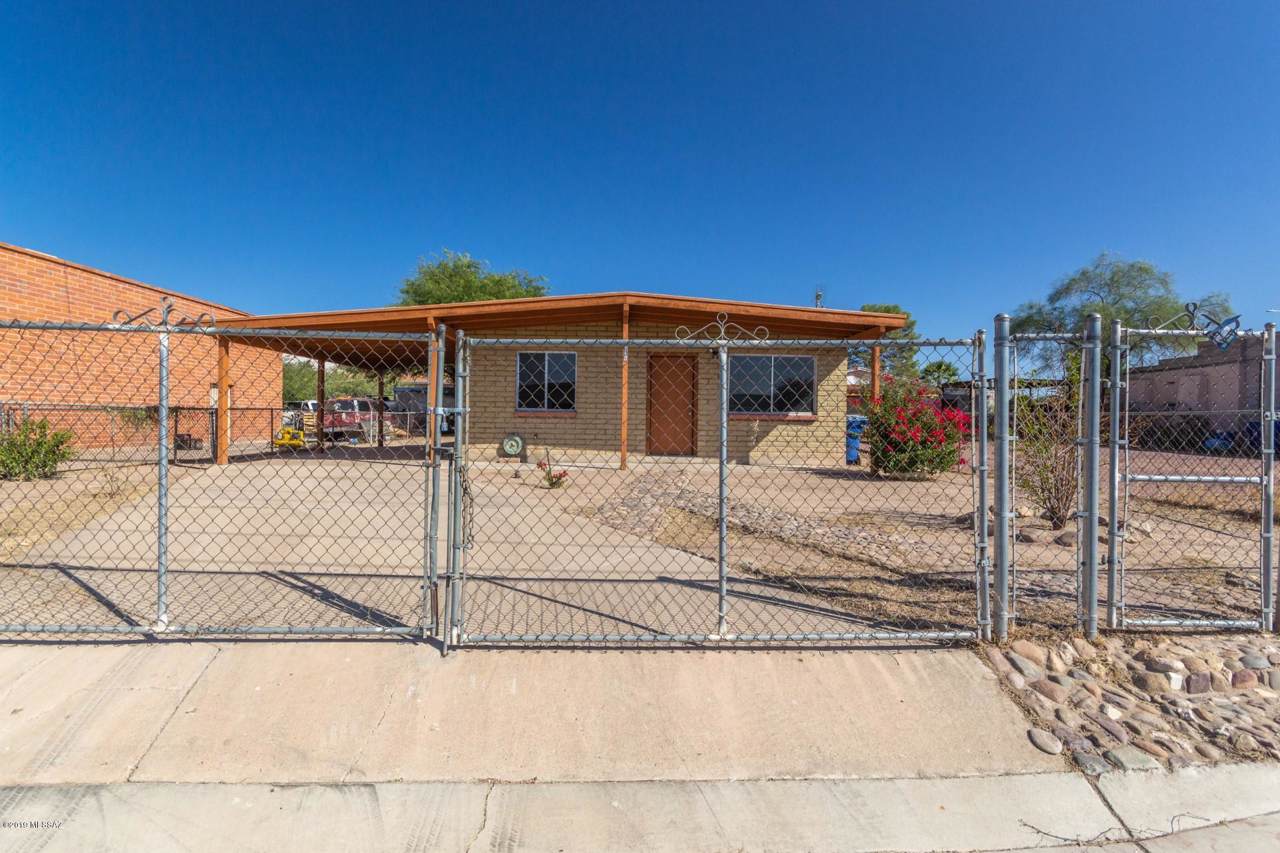 910 Grande Avenue - Photo 1