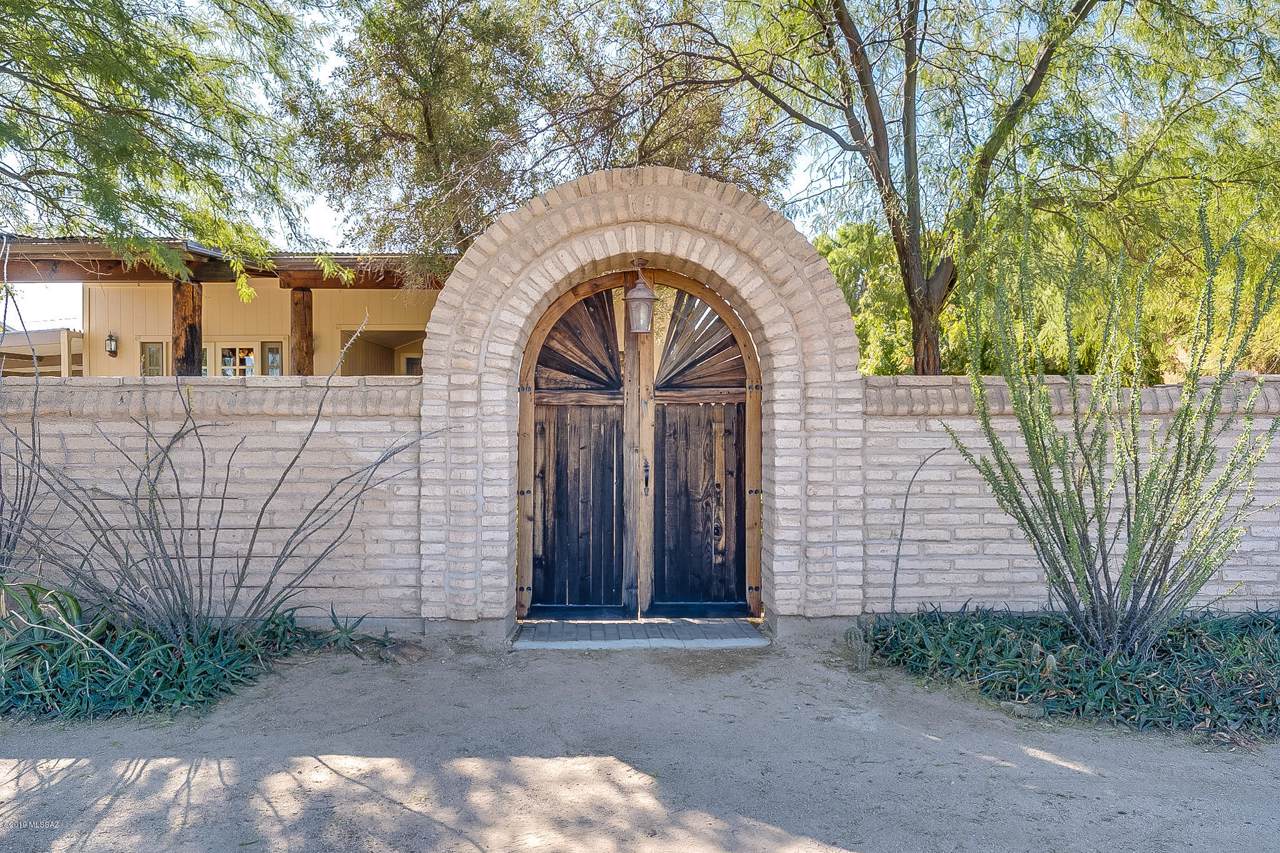 2211 Diamond Street - Photo 1