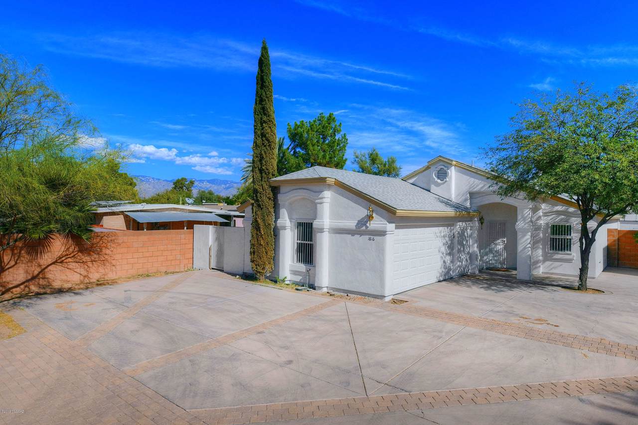 1816 Van Buren Avenue - Photo 1