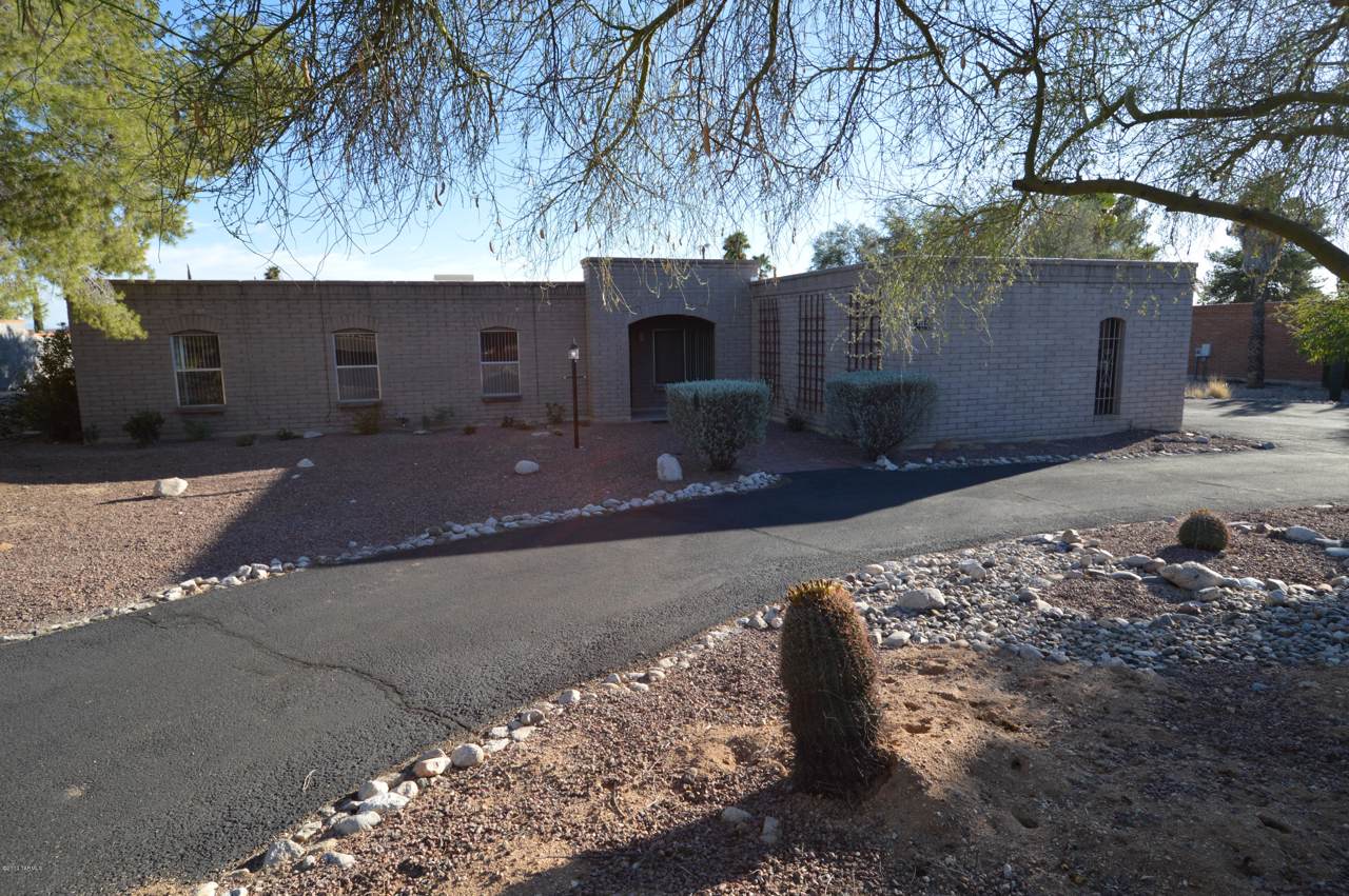 7722 Knollwood Circle - Photo 1