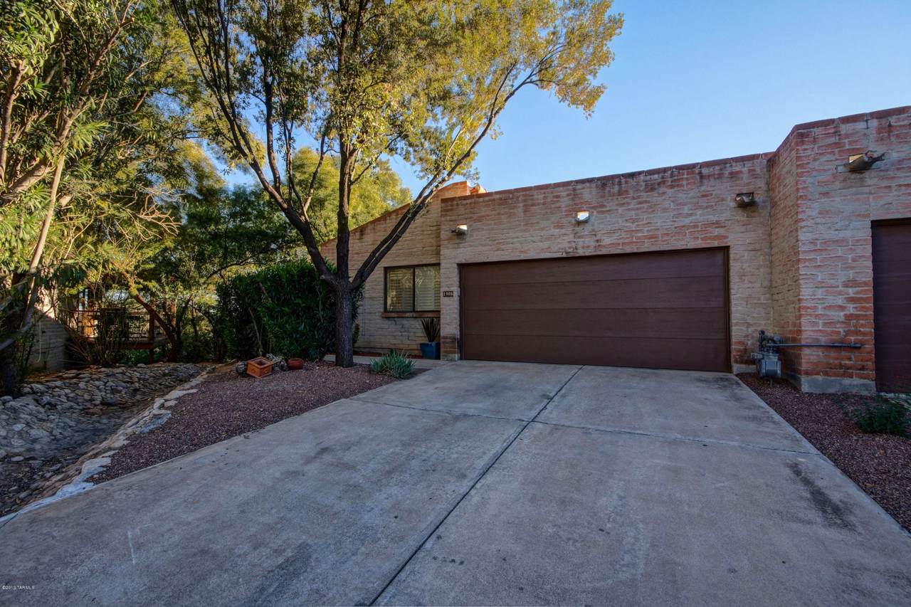 1906 Campbell Terrace - Photo 1