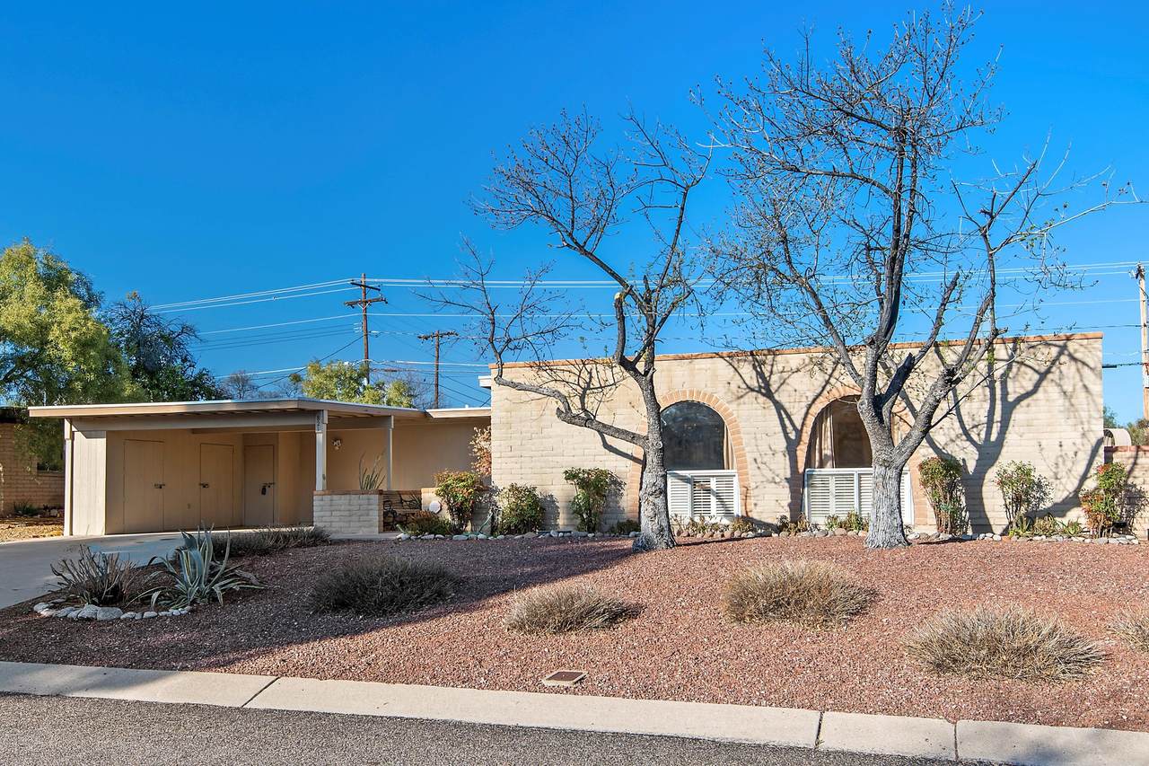 821 Mann.Ave Avenue - Photo 1