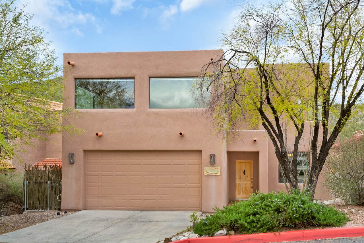 458 Stephanie Loop - Photo 1