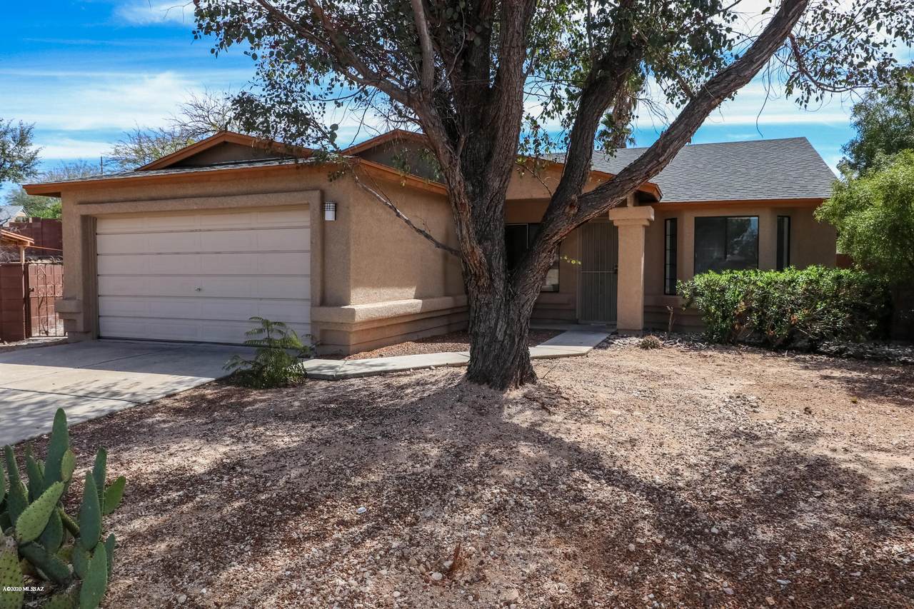 10250 Circle Pines Drive - Photo 1