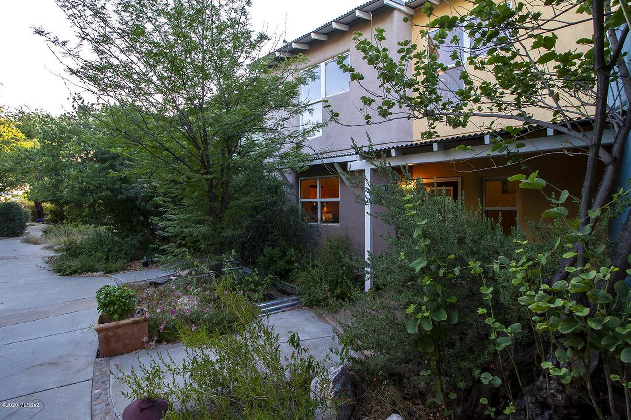 537 Roger Road - Photo 1