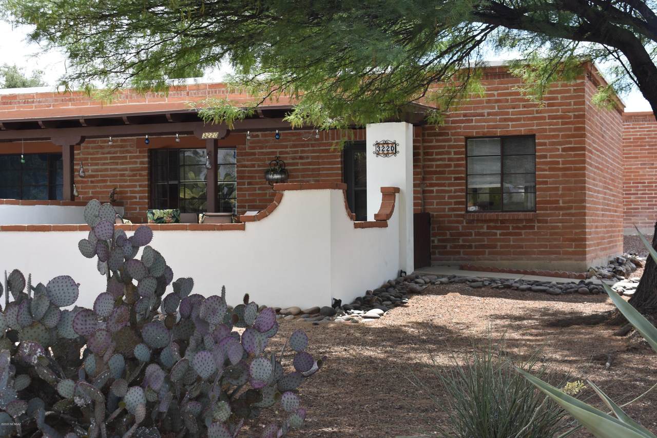 322 La Canada Drive - Photo 1