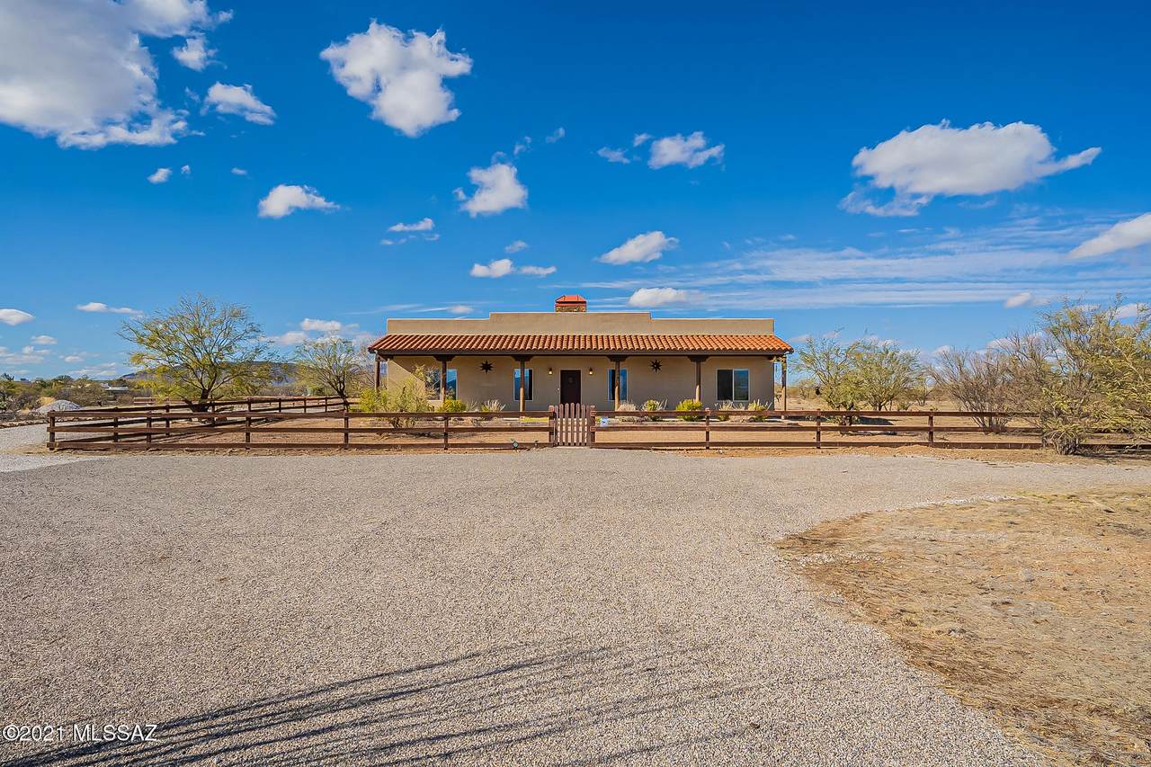 104 Vaquero Vista Court - Photo 1