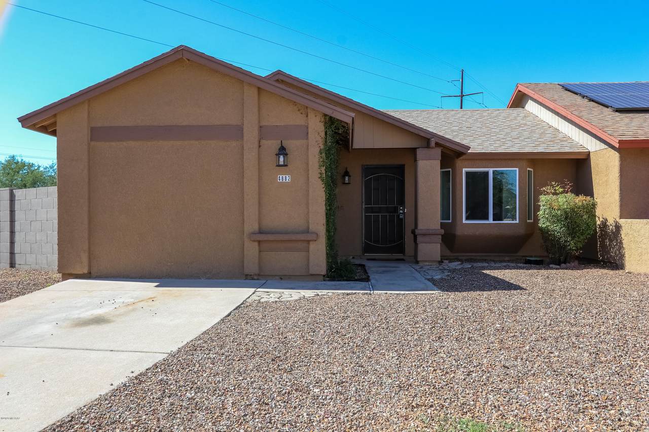 4882 Lincoln Ridge Drive - Photo 1