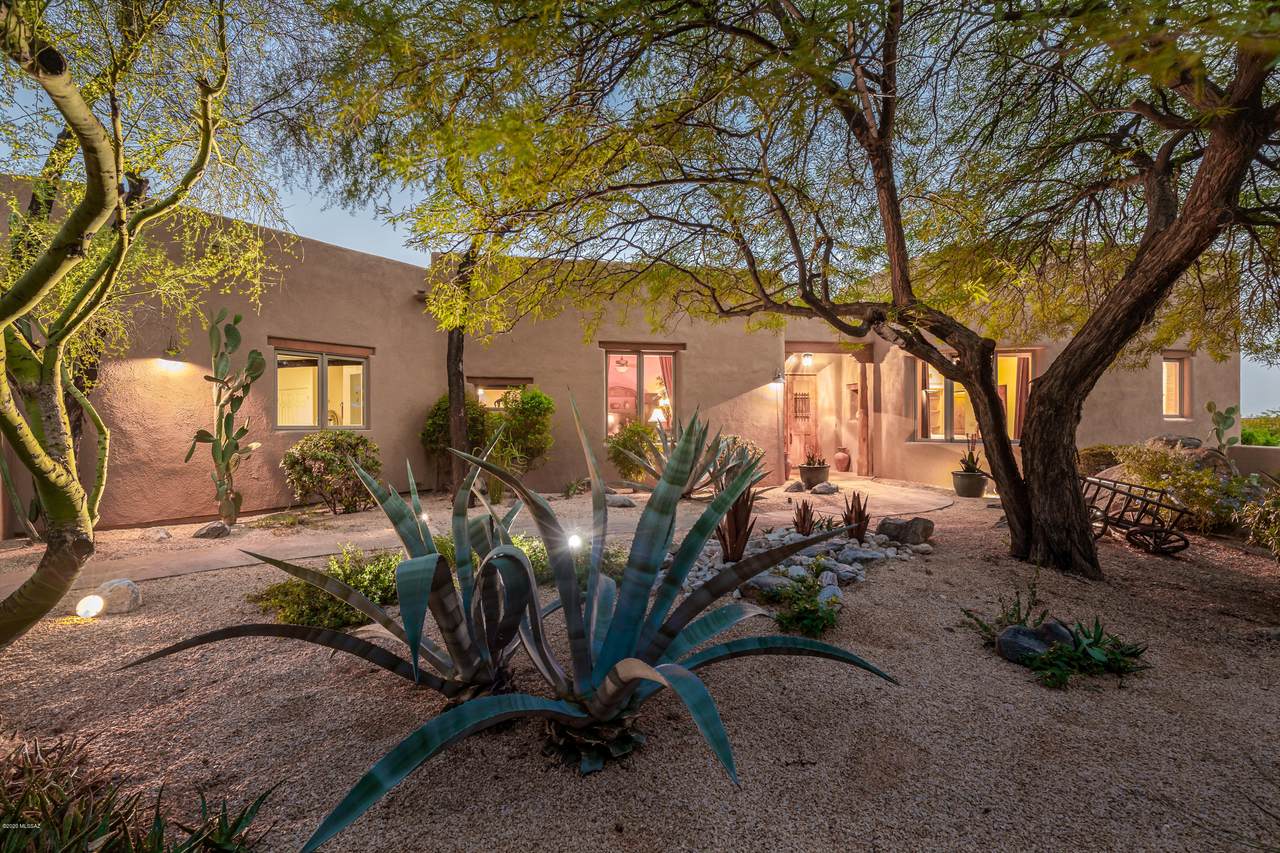 580 Crescent Moon Drive - Photo 1