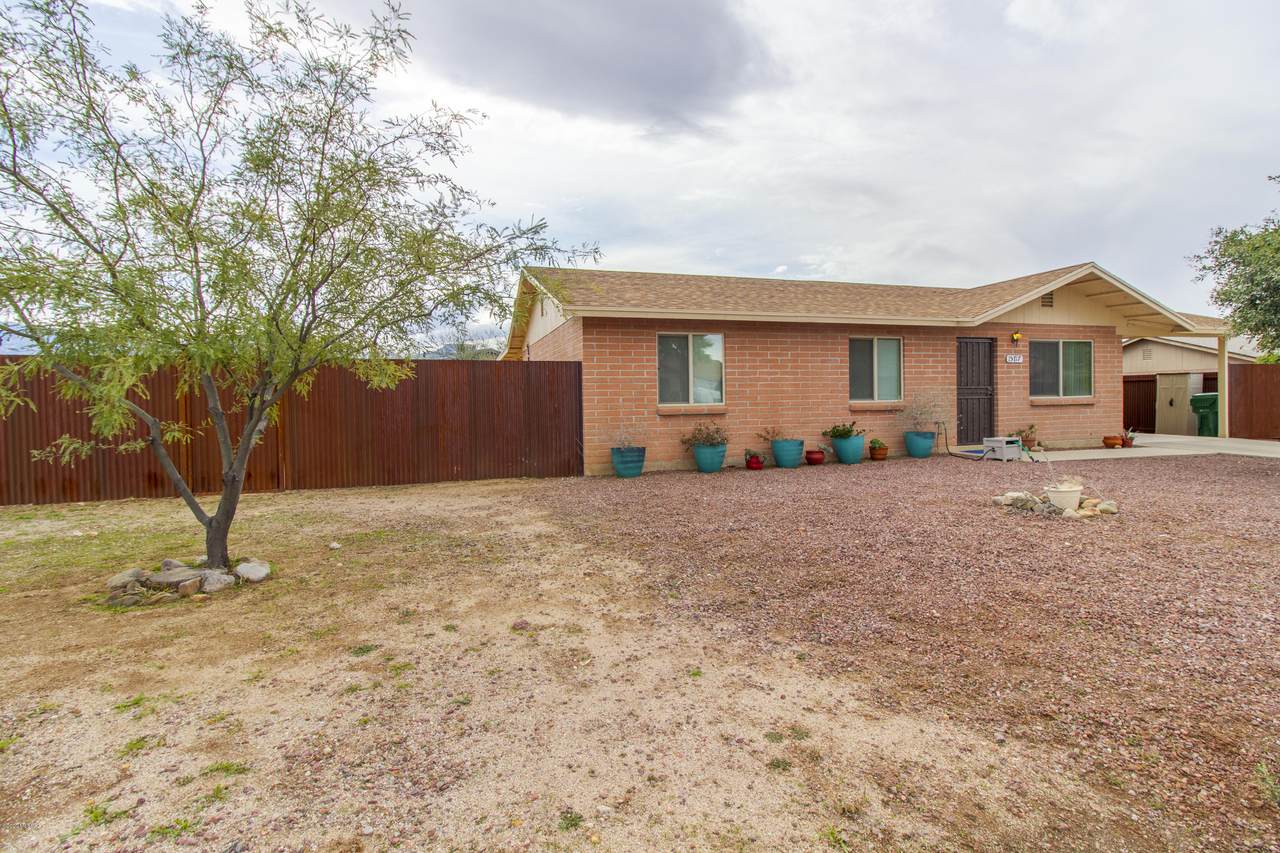 15717 Twin Lakes Drive - Photo 1