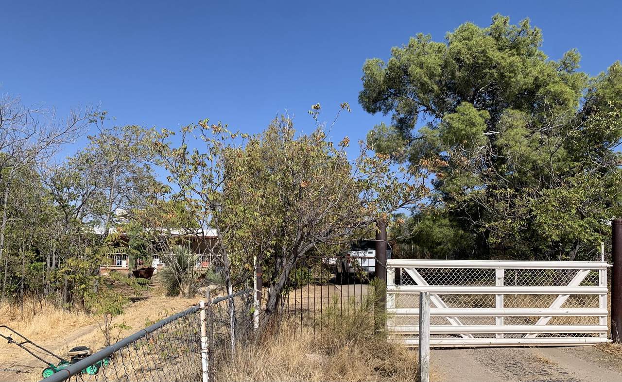 2280 Beverly Circle - Photo 1