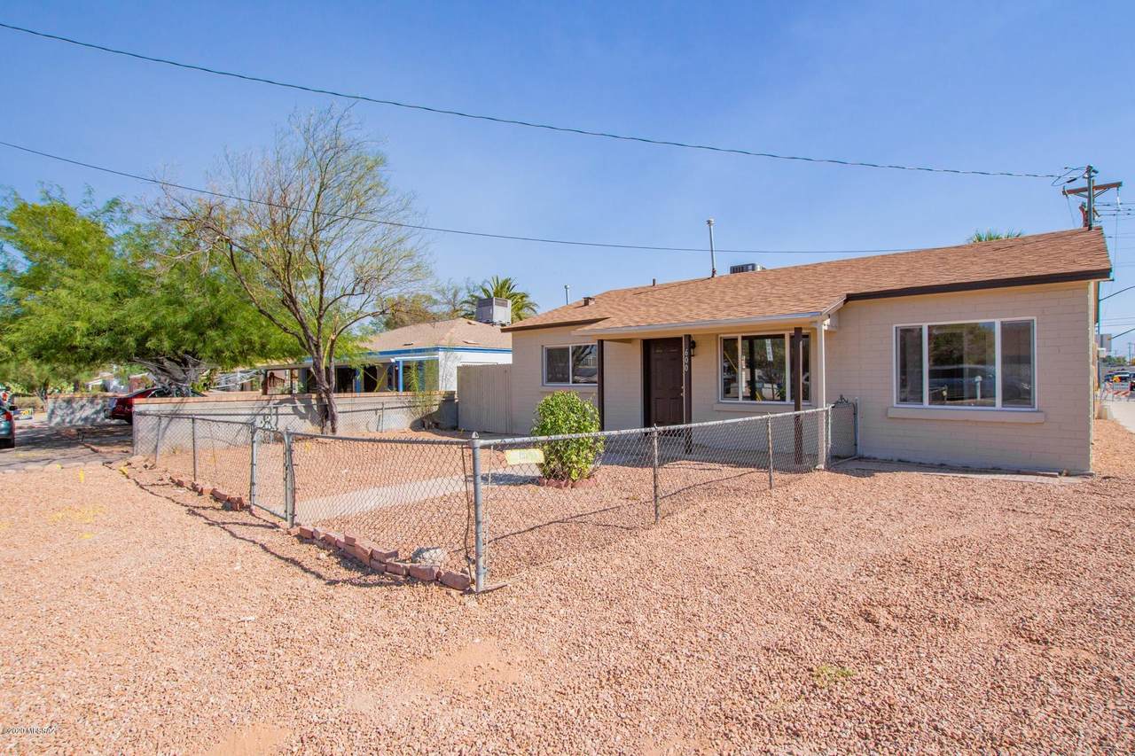 600 Benton Avenue - Photo 1