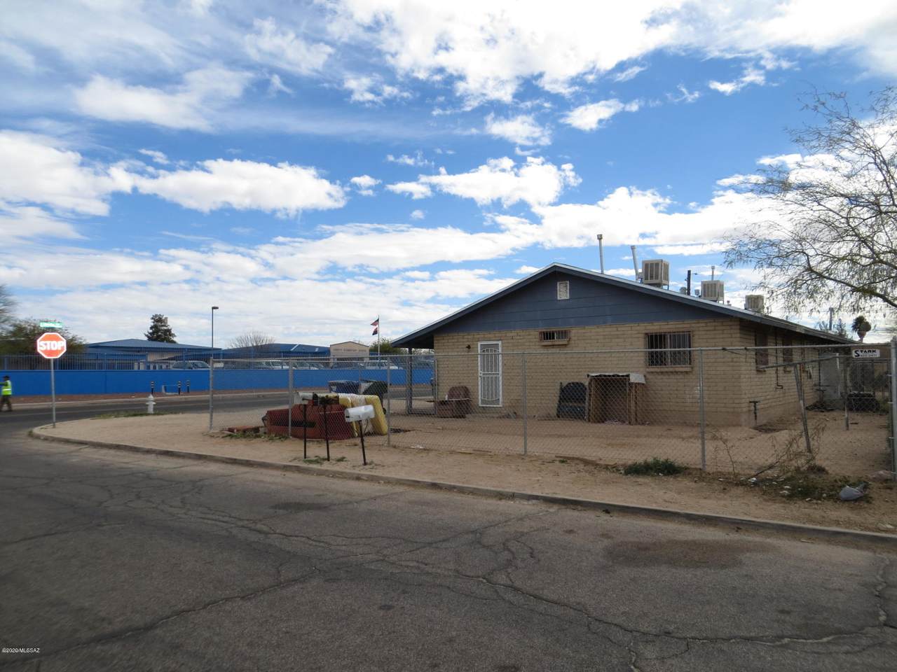 301 Oregon Street - Photo 1