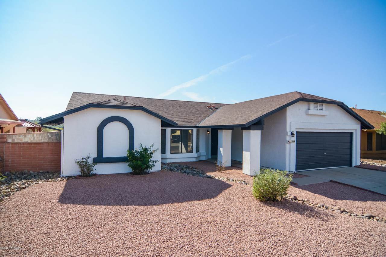 1689 Oak Shadows Drive - Photo 1