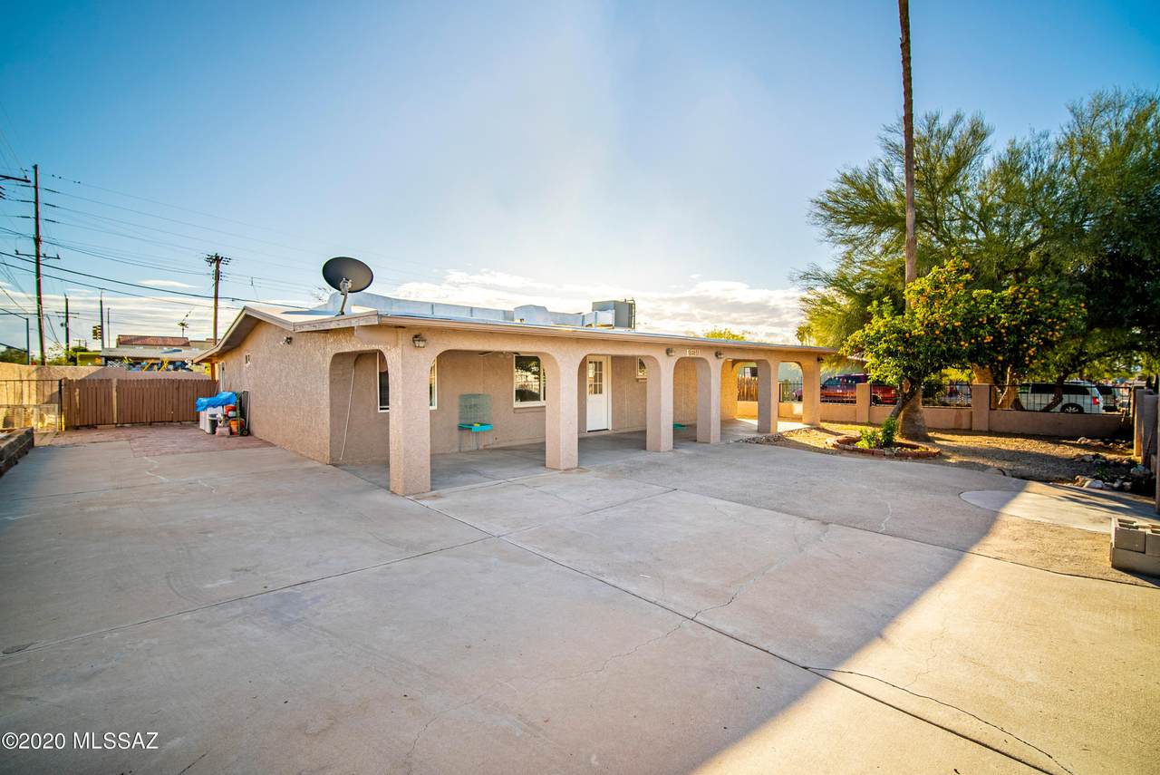 4658 28Th Street - Photo 1