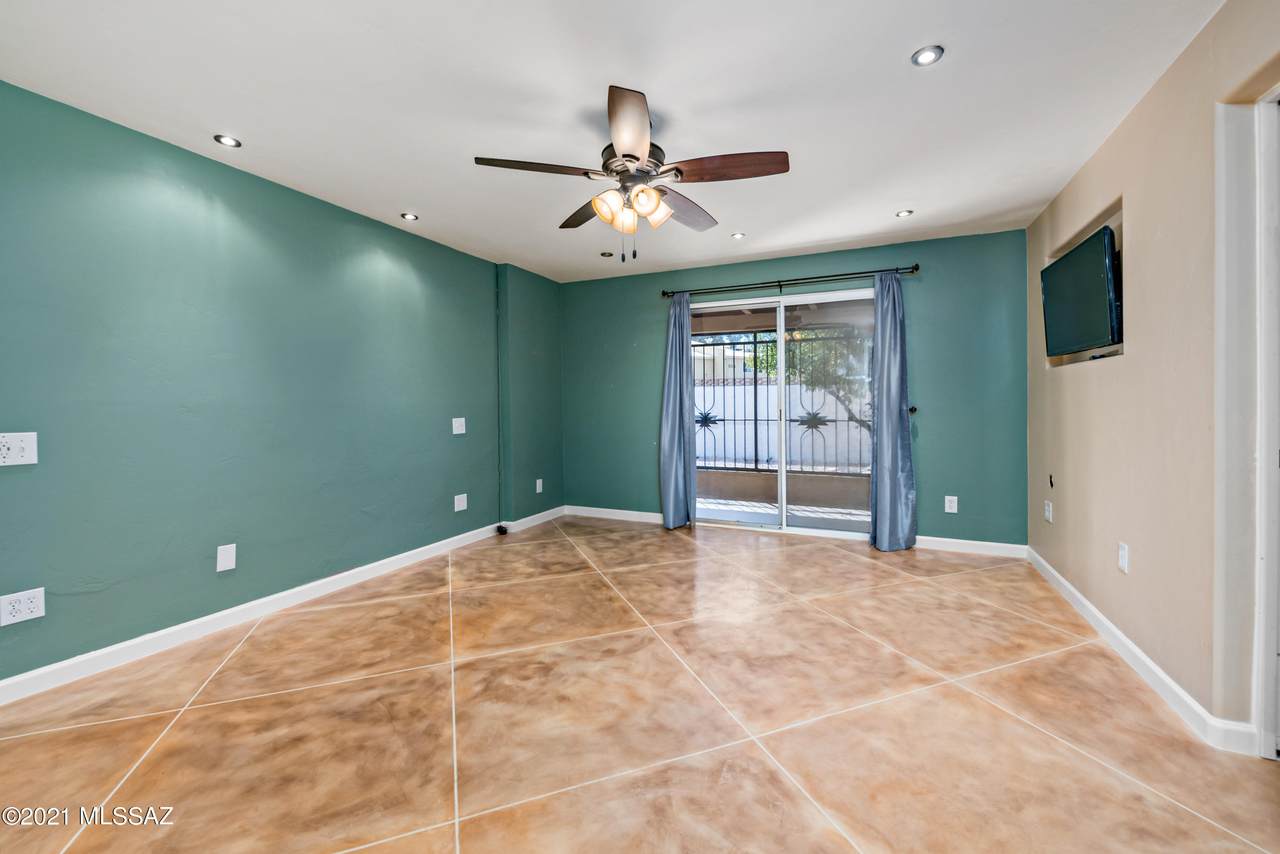 860 Langley Avenue - Photo 1