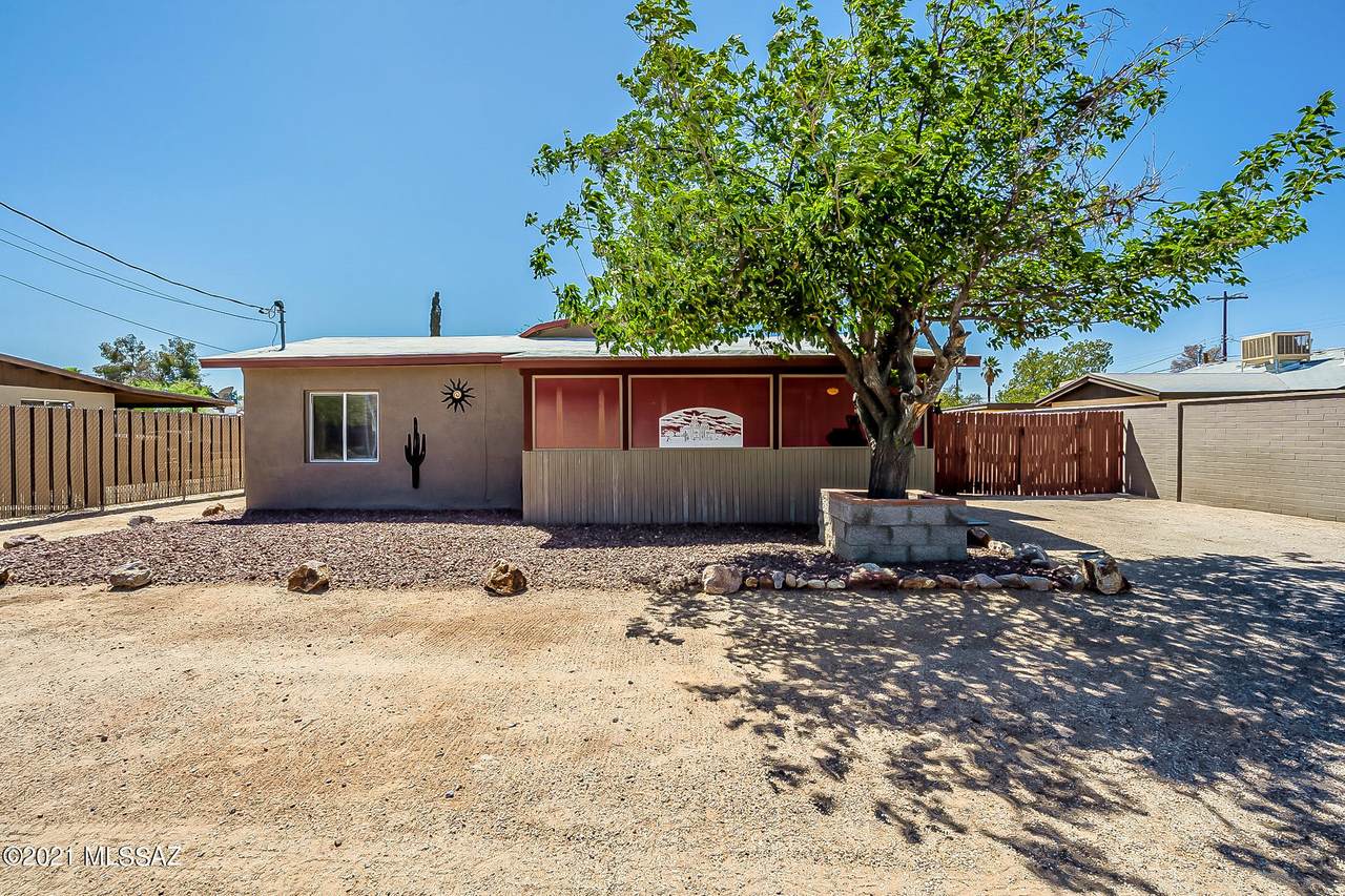 1321 Sahuara Avenue - Photo 1