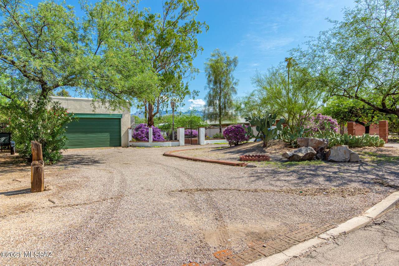 1321 Lester Street - Photo 1