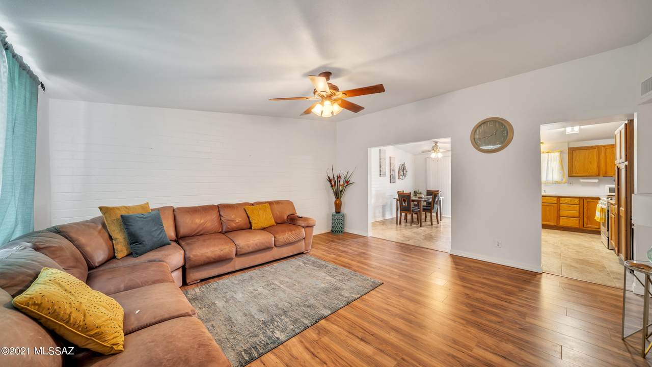 1850 Saxony Road - Photo 1