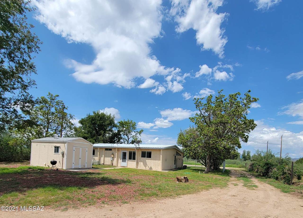 1540 Lariat Drive - Photo 1