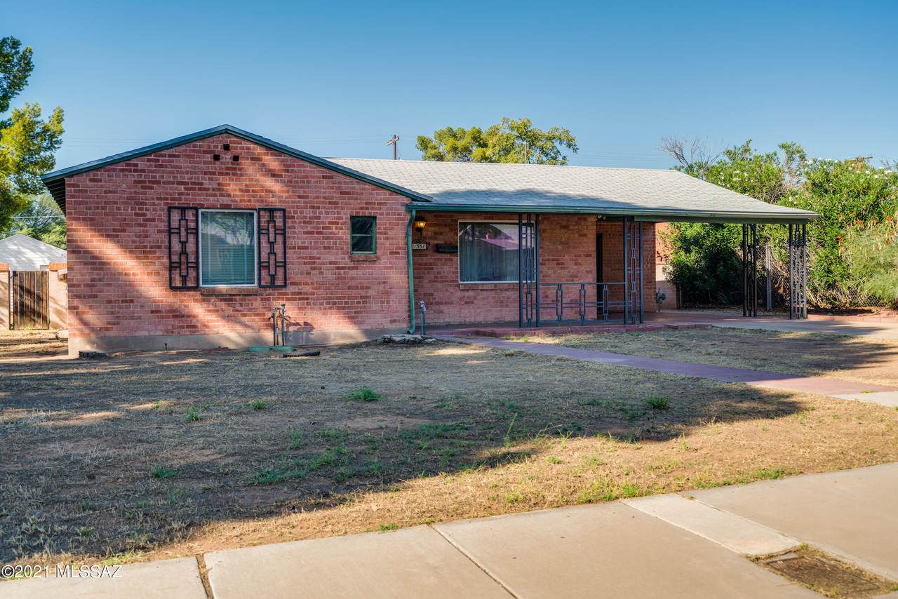 1331 Seneca Street - Photo 1
