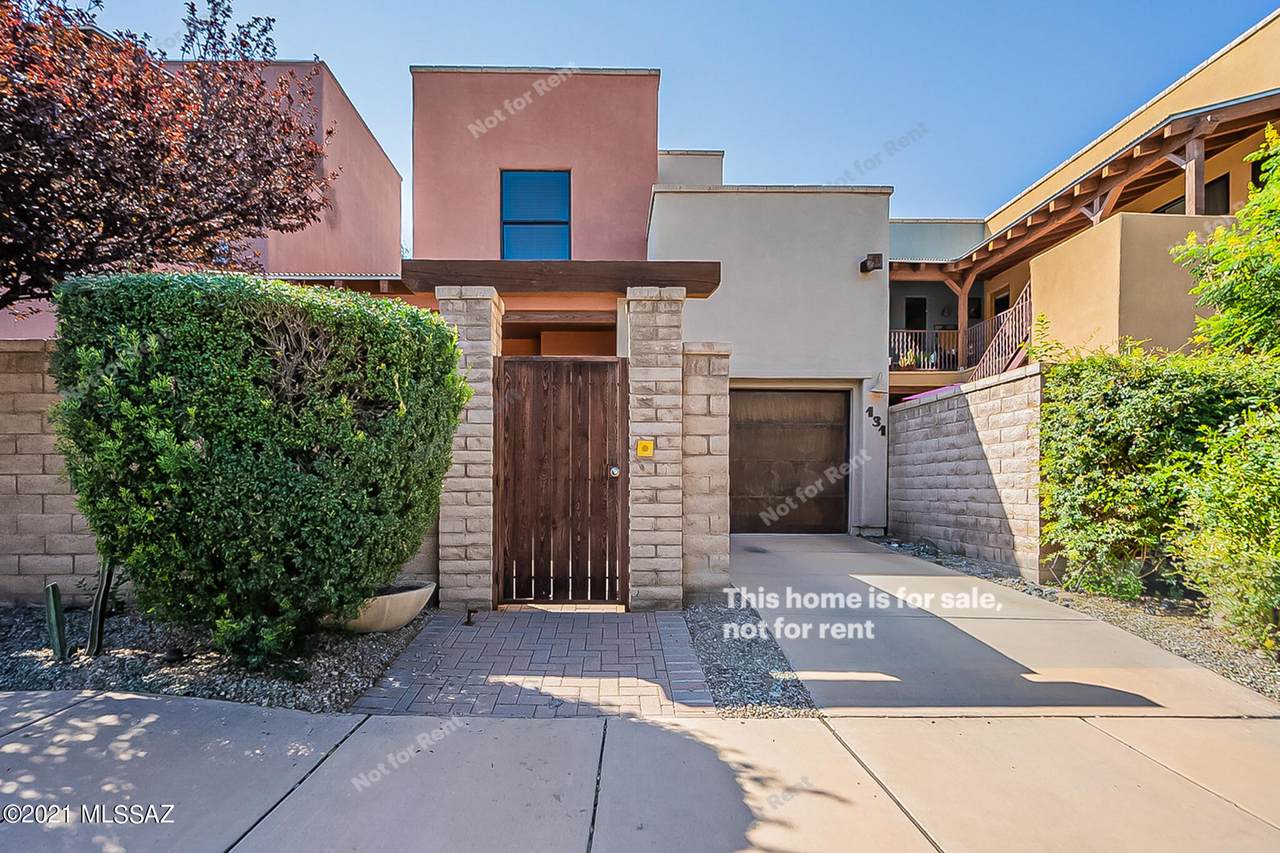 131 Castlefield Circle - Photo 1