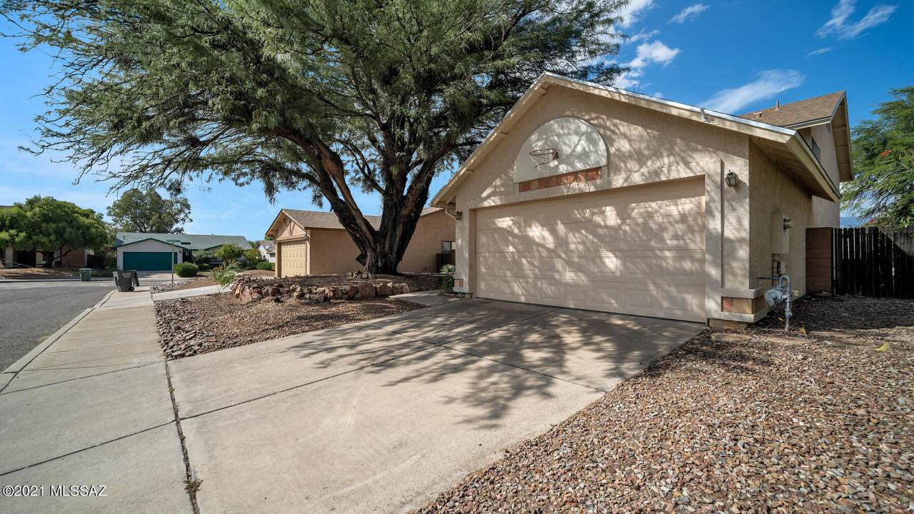 10141 Kensington Drive - Photo 1