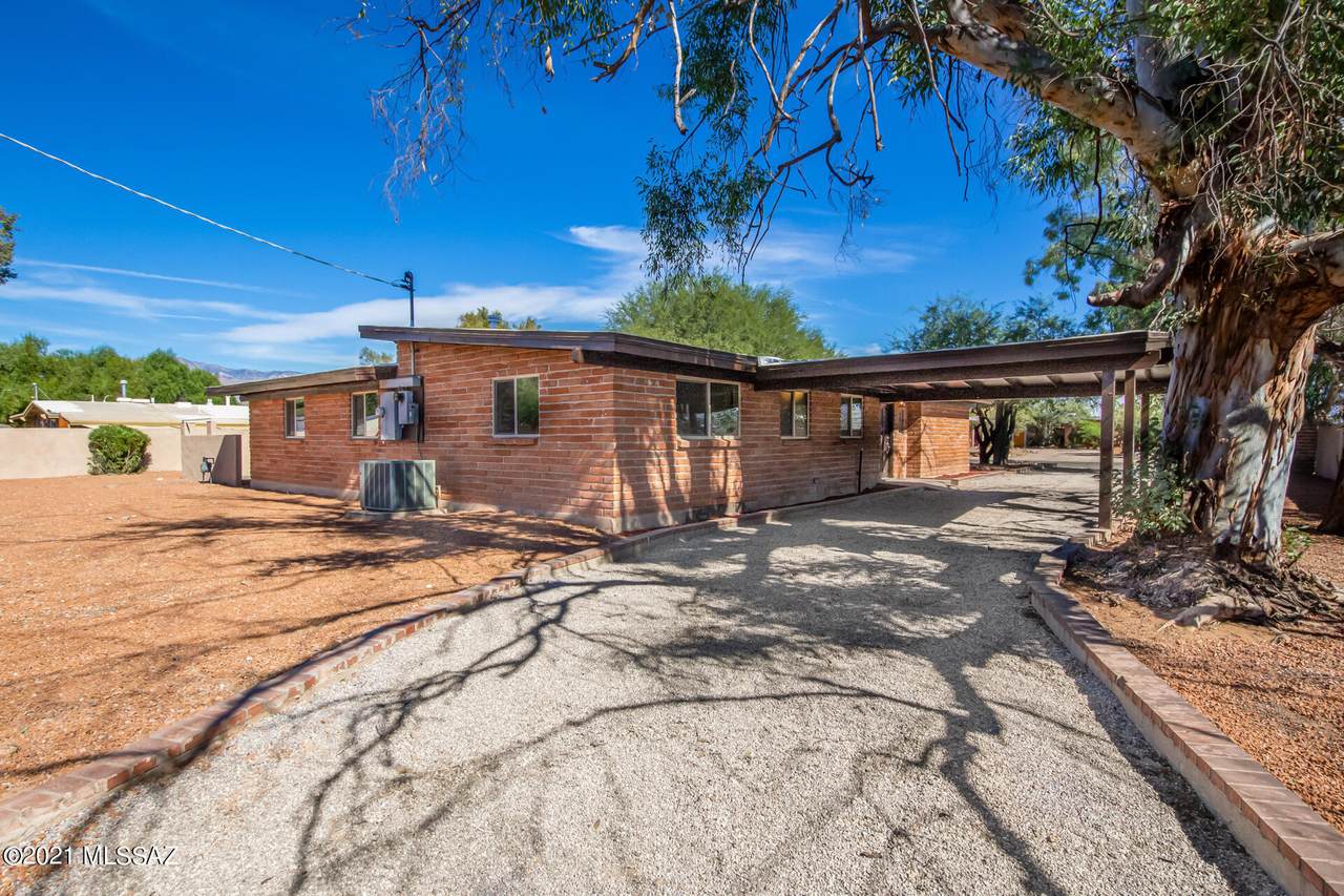 2401 Indian Ridge Drive - Photo 1