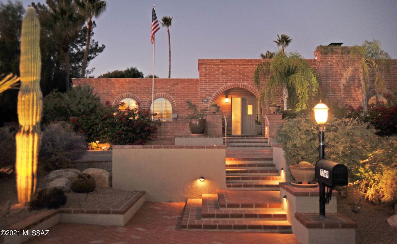 7769 Oakwood Place - Photo 1