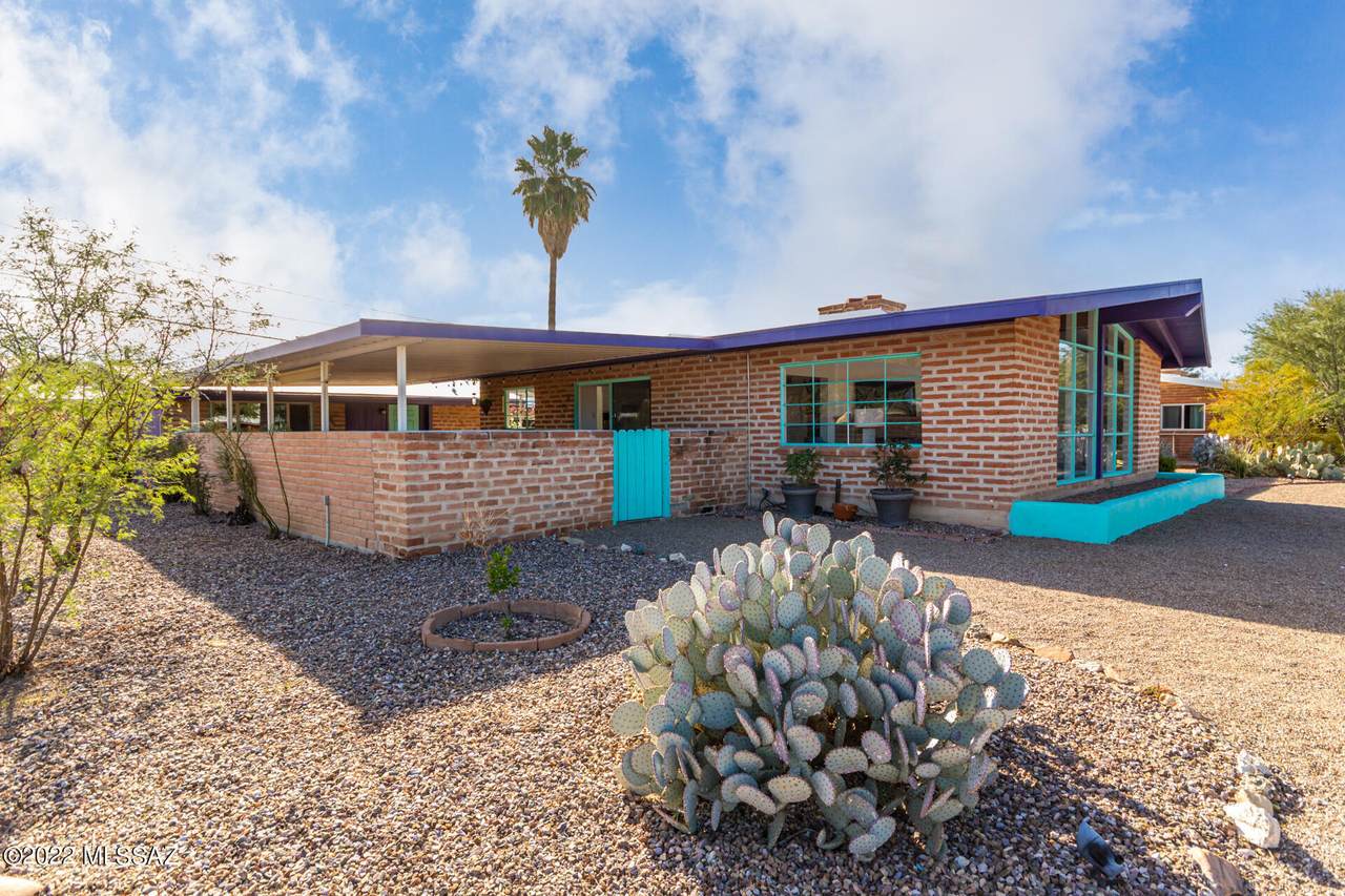 6052 Oak Street - Photo 1