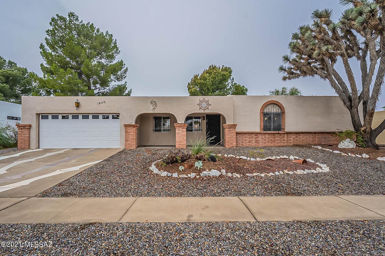 1940 Santa Carla Drive - Photo 1