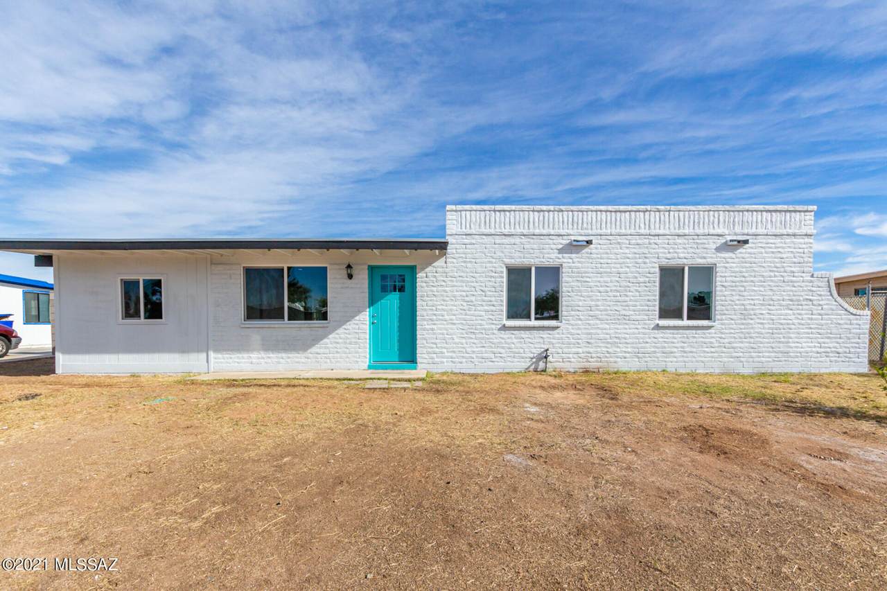 7266 Freestone Drive - Photo 1