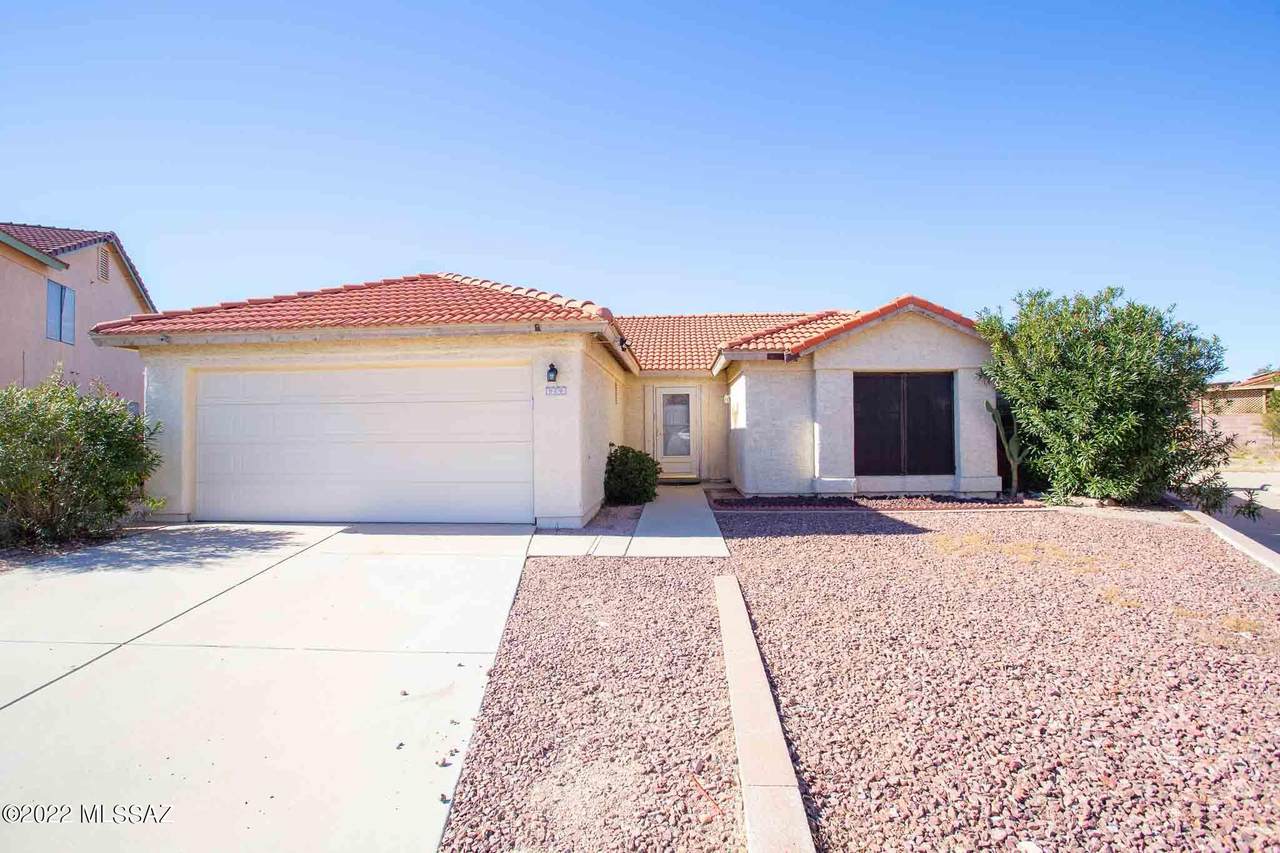 5262 Bobwhite Way - Photo 1