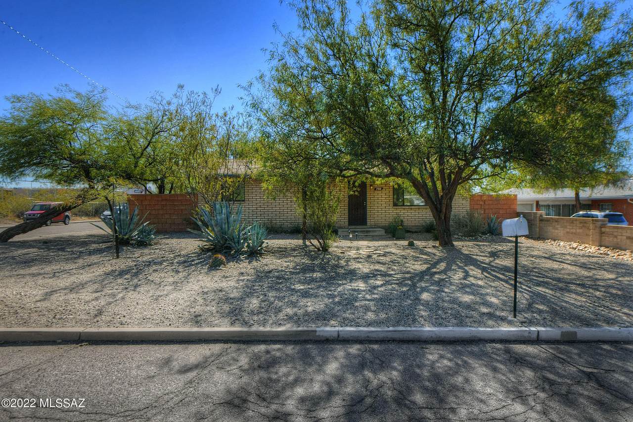 2940 Helen Street - Photo 1