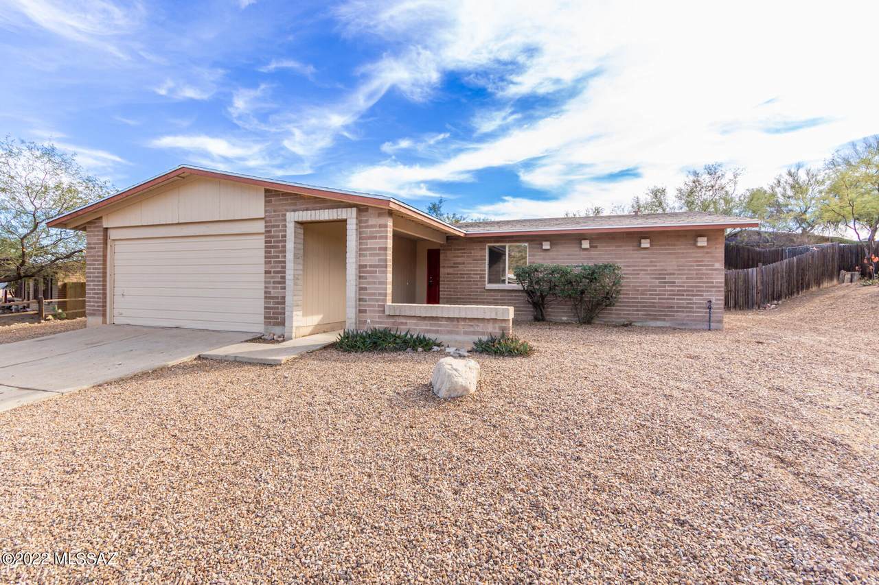 1369 Desert Crest Drive - Photo 1