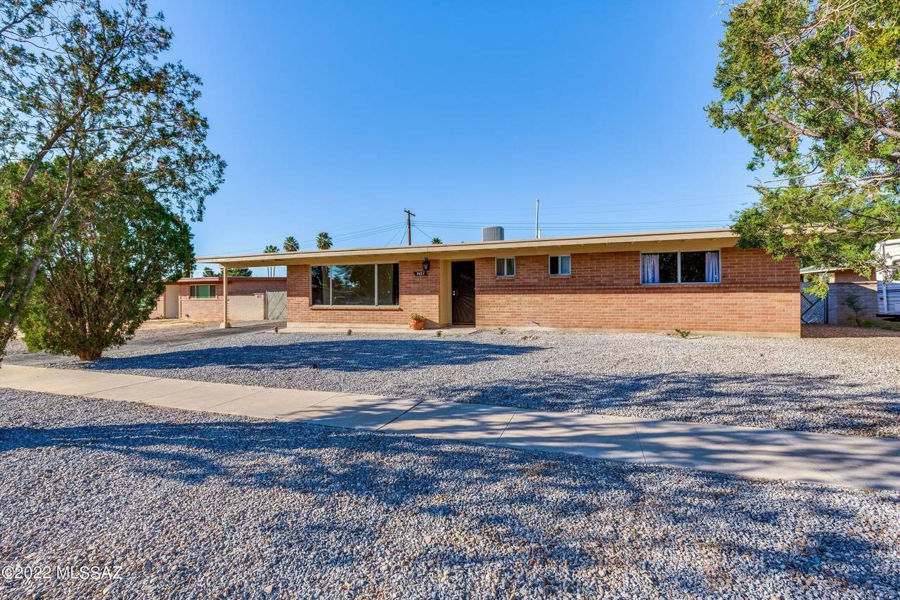 7425 35Th Street - Photo 1