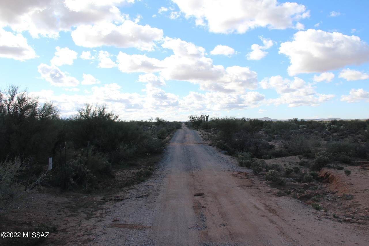 E Arrowhead Trl - Photo 1
