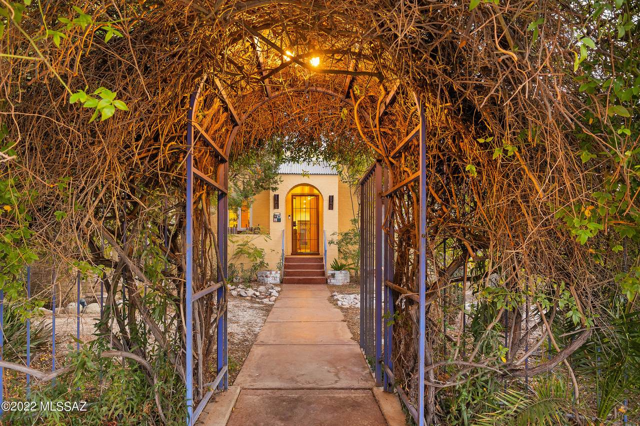 2806 Lee Street - Photo 1