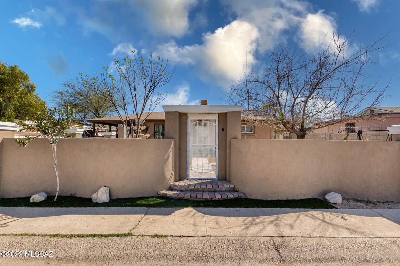 933 Calle Sevilla - Photo 1