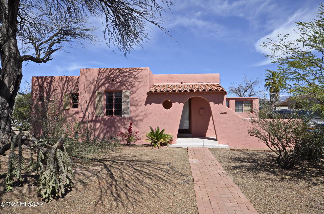 2921 Lester Street - Photo 1